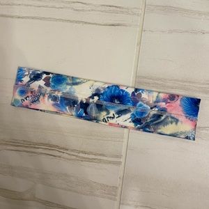 No-slip athletic headband